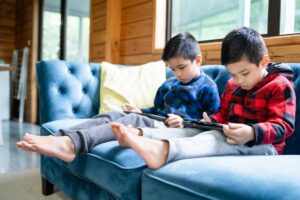 Navigating Screen Time: Finding a Healthy Balance for Your Kids